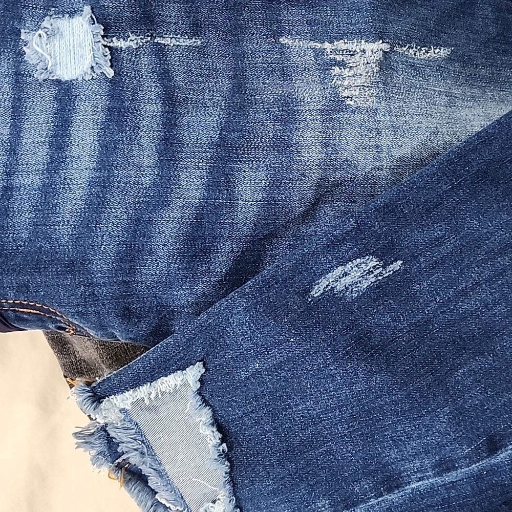 Distressed Cropped Maternity Jeans - Picture 5 of 6